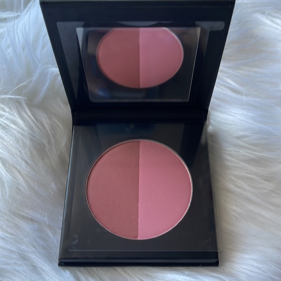 NIB Araceli Las Flores Blushes - Picture 3 of 5